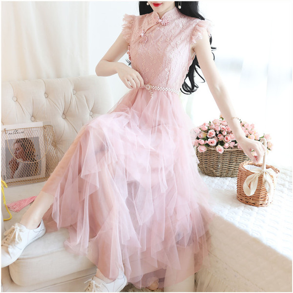 Modern női ruha tüllvel, három színben