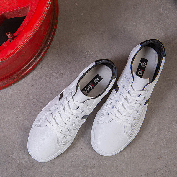 Alkalmi férfi tornacipő két színben