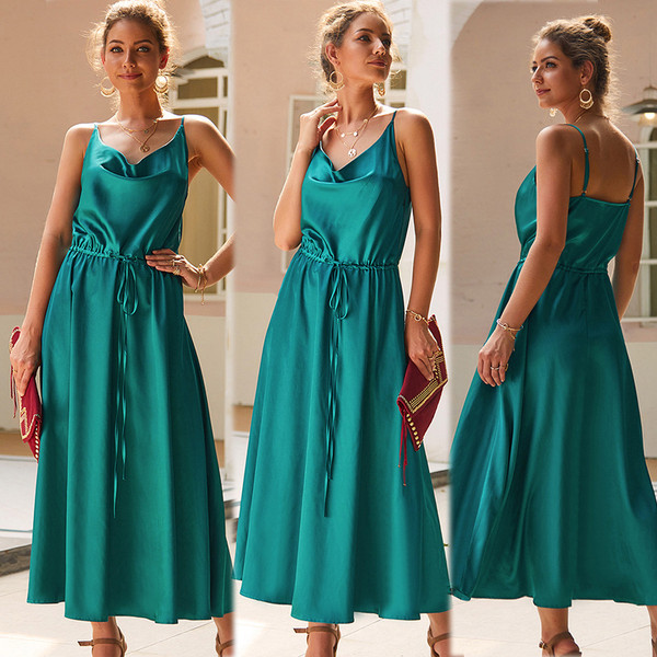 Modern női ruha vékony pántokkal, gumival