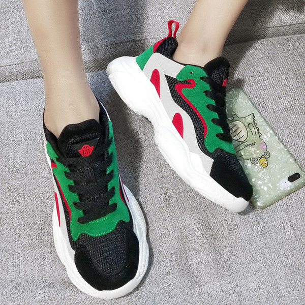 Női sportcipő fűzővel, különböző színekben