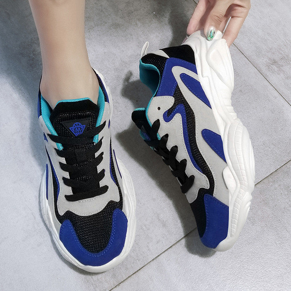 Női sportcipő fűzővel, különböző színekben