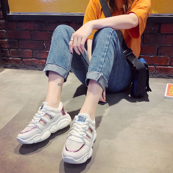 Nyári női tornacipő durva talppal, két színben