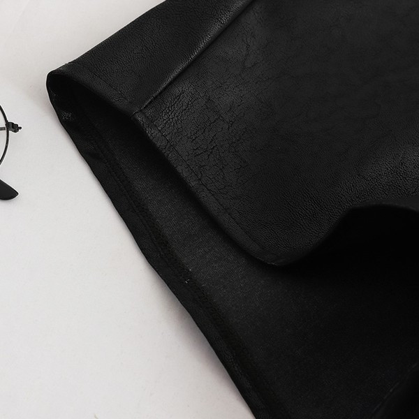 Modern női rövidnadrág fekete cipzárral