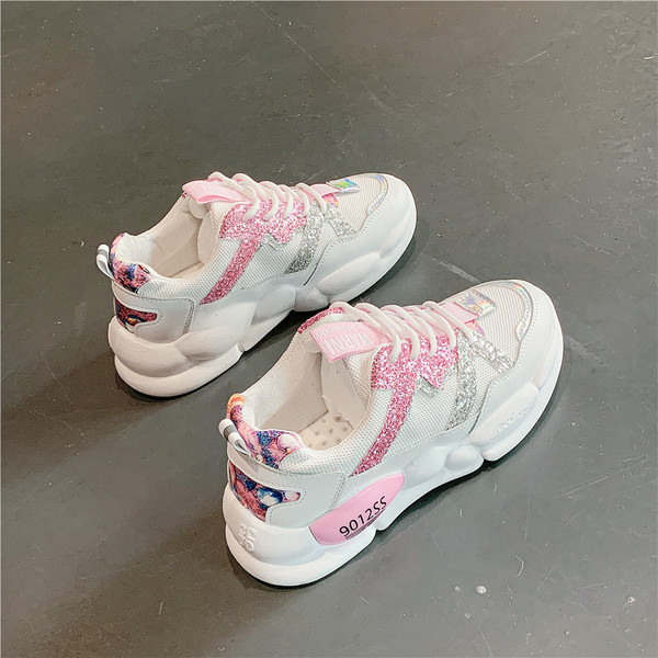 Alkalmi női tornacipő fényes fekete, fehér és rózsaszín elemekkel