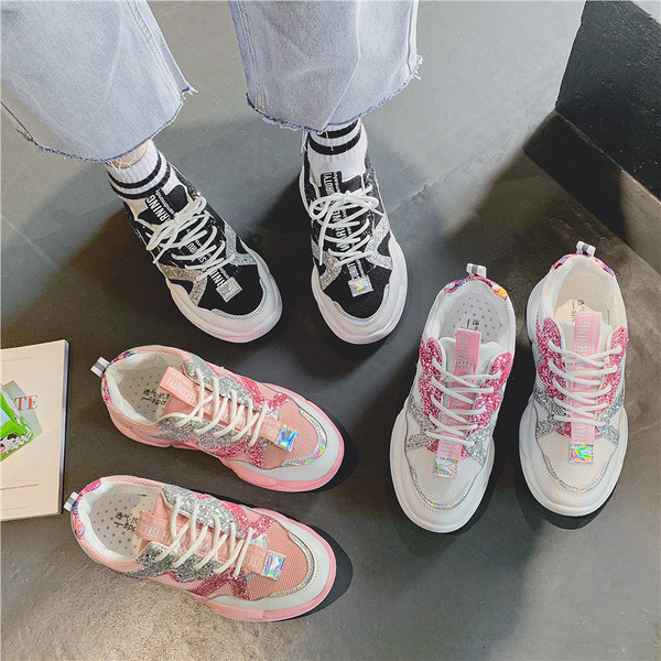 Alkalmi női tornacipő fényes fekete, fehér és rózsaszín elemekkel