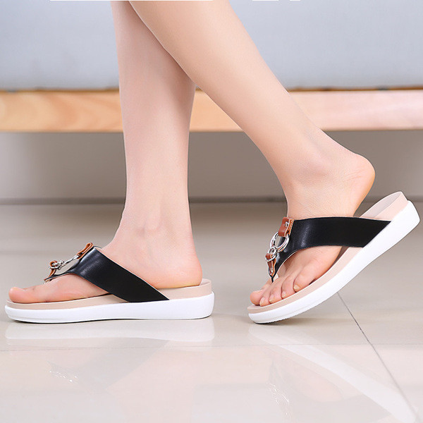 Alkalmi női papucs fém elemmel több színben