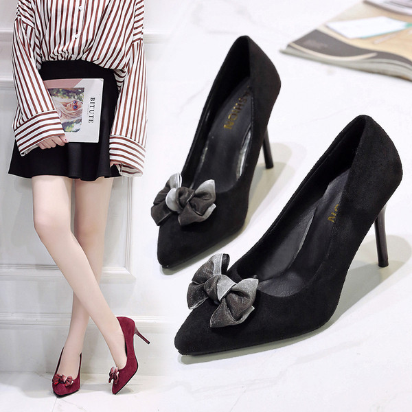 Elegáns női cipő szalaggal és magassarkúval, három színben