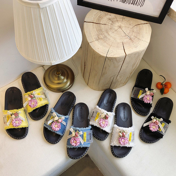 Modern női papucs 3D díszítéssel, különböző színekben