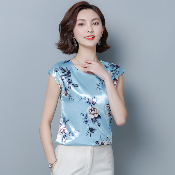 Modern női felső négy színben virágos motívumokkal