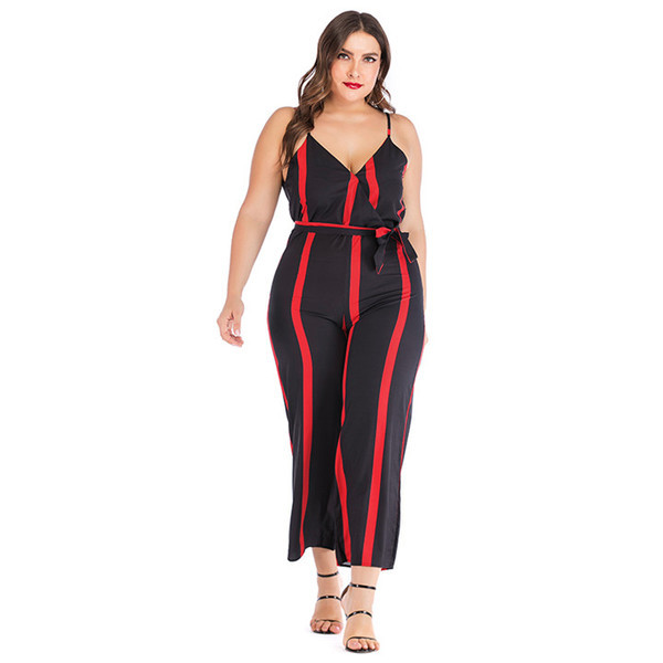 Modern női jumpsuit vékony pántokkal és V-nyakú fekete színben