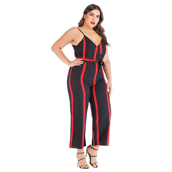 Modern női jumpsuit vékony pántokkal és V-nyakú fekete színben