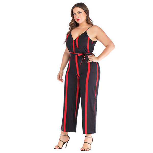 Modern női jumpsuit vékony pántokkal és V-nyakú fekete színben