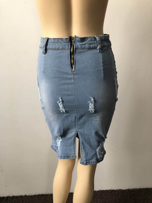 Modern női farmerszoknya magas derékkal, világos színben