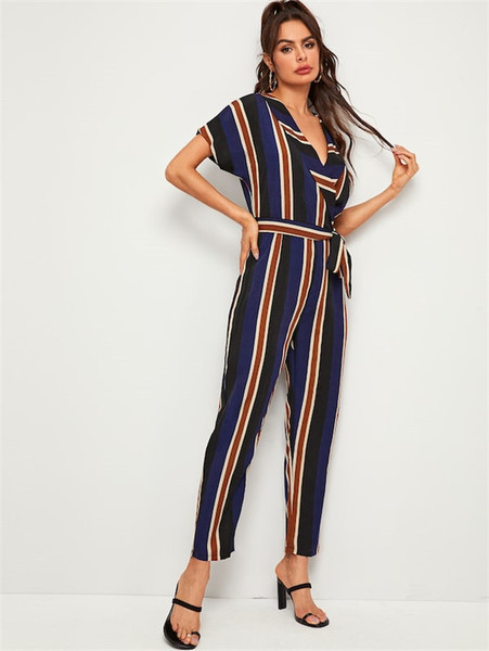 Elegáns női jumpsuit rövid ujjal és V-nyakkal