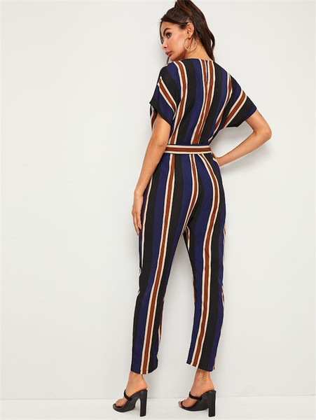 Elegáns női jumpsuit rövid ujjal és V-nyakkal