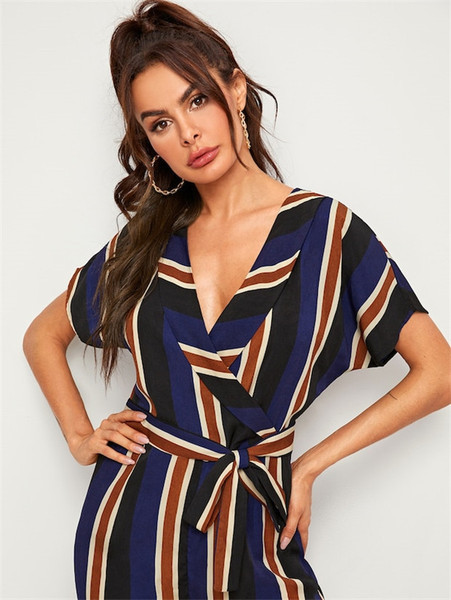 Elegáns női jumpsuit rövid ujjal és V-nyakkal