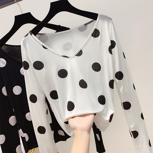 Pöttyös női blúz fehér és fekete színben
