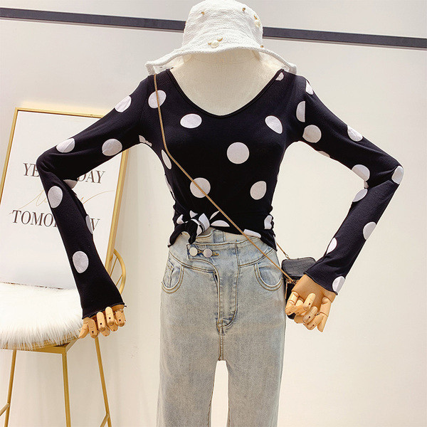 Pöttyös női blúz fehér és fekete színben