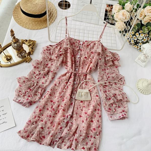 Modern női ruha, rózsaszín gombokkal