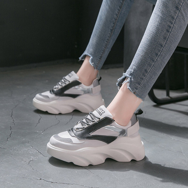 Női felső tornacipő magas talppal, több színben