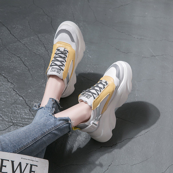 Női felső tornacipő magas talppal, több színben