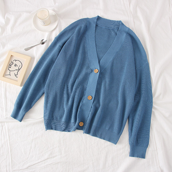 Női kardigán zöld, fekete, kék és sárga gombokkal