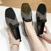 Modern női mokaszin kövekkel, két színben