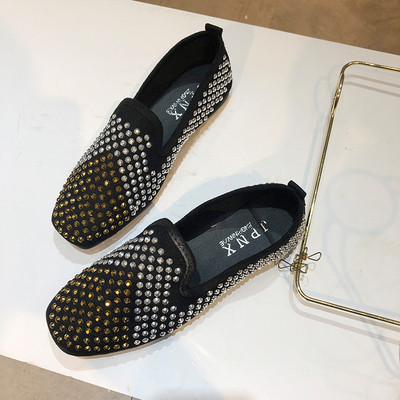 Modern női mokaszin kövekkel, két színben