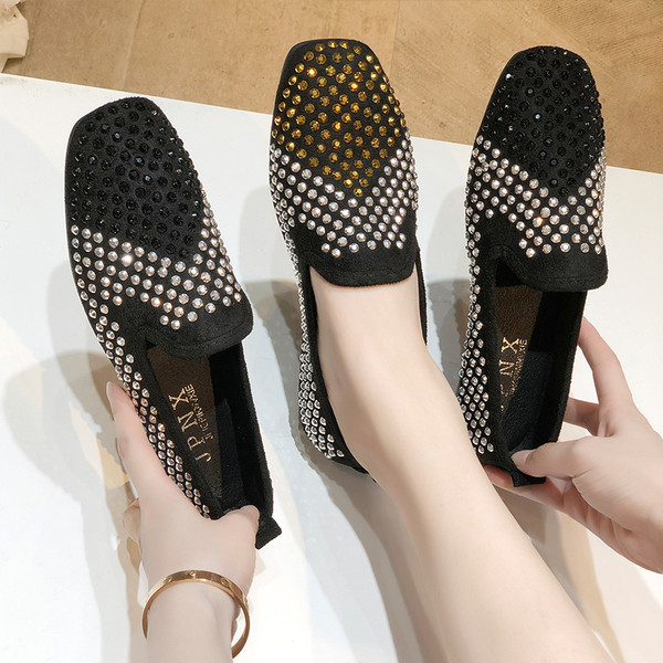 Modern női mokaszin kövekkel, két színben