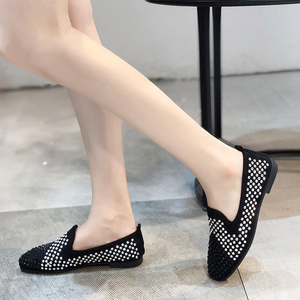 Modern női mokaszin kövekkel, két színben