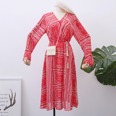 Új modell női ruha virágos motívumokkal - többféle színben