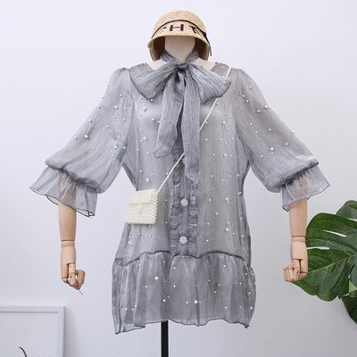 Stílusos női ruha gyöngyökkel fehér és szürke színben