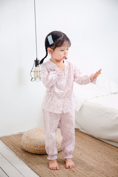 Modern, kétrészes gyerekpizsama új modell lányoknak