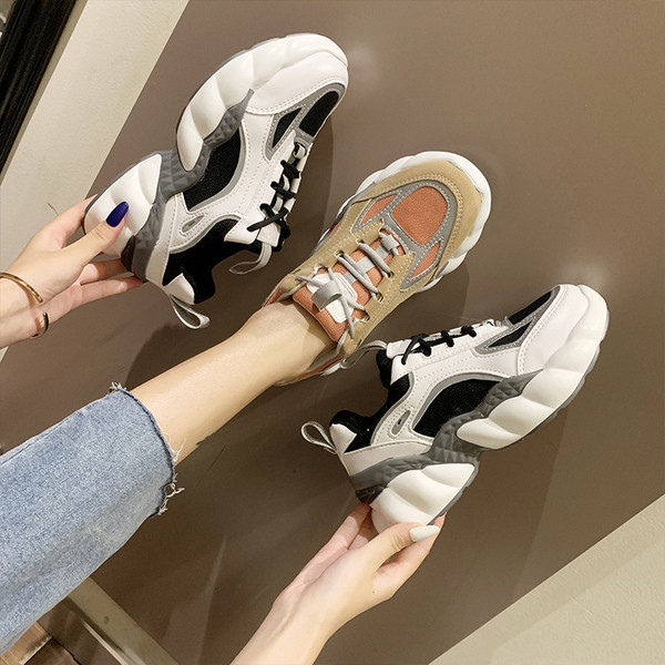 Női tornacipő öko velúrból fekete és barna színben