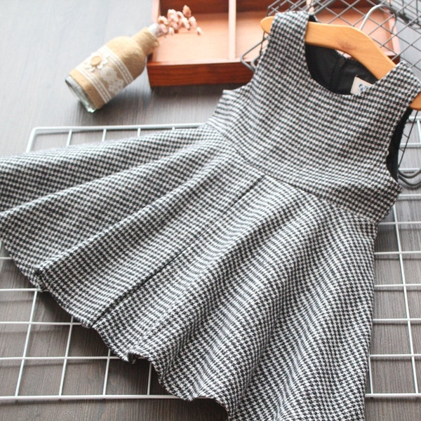 Modern kockás gyerekruha lányoknak