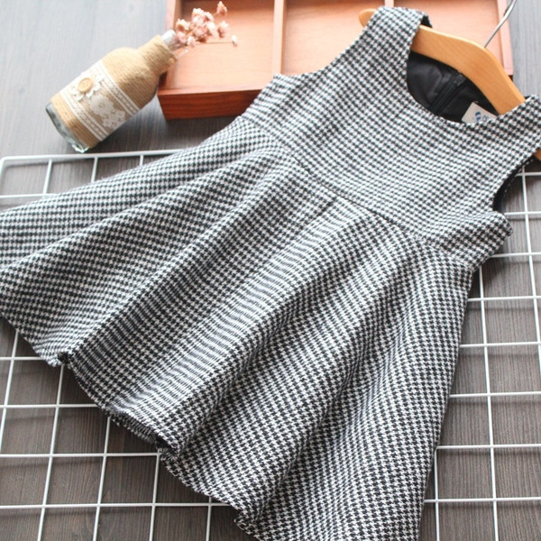 Modern kockás gyerekruha lányoknak