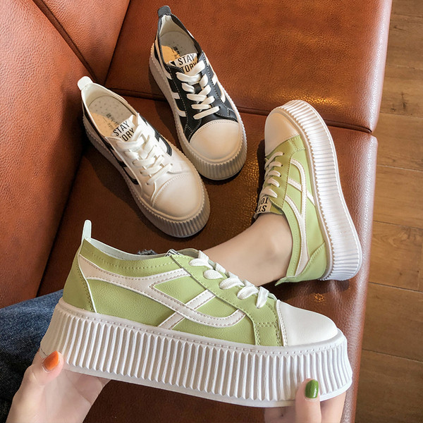 Öko bőrből készült női tornacipő magas talppal, három színben