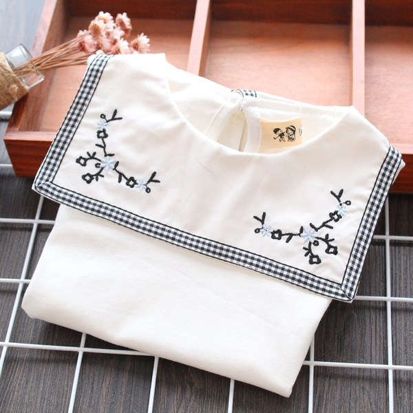 Modern gyereking lányoknak hímzéssel - fehér színű