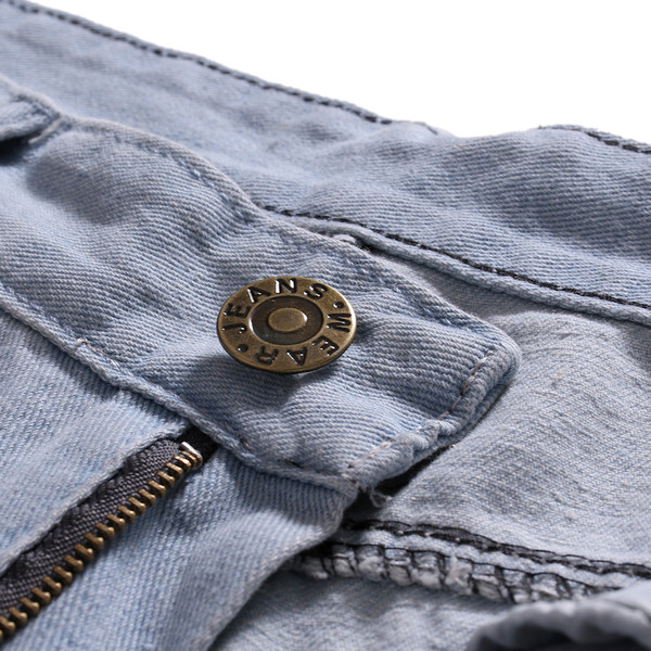 Férfi farmer rövidnadrág emblémákkal