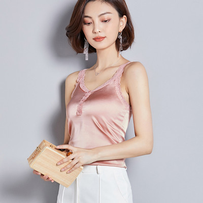 Aktuális női felső négy színben - csipkével