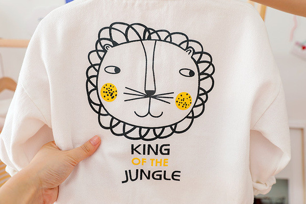 Új modell gyerek kabát fiúknak két színben