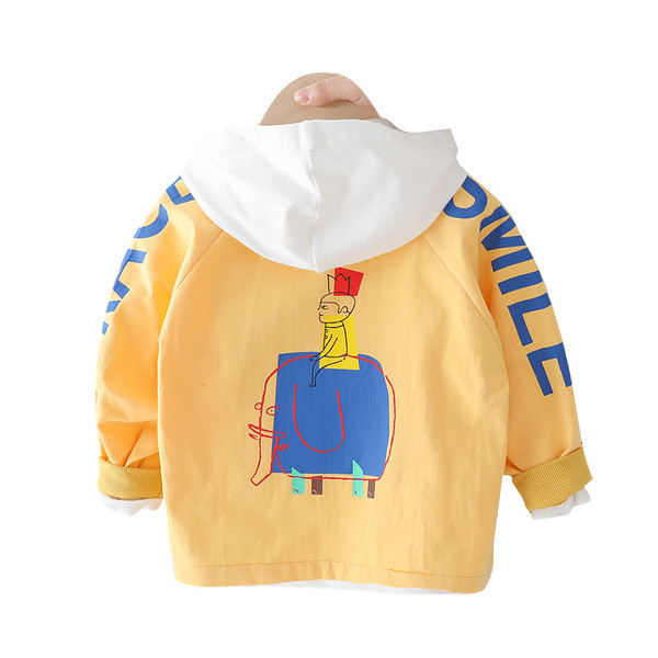 Sárga és fehér rátéttel ellátott, mindennapos gyerekkabát fiúknak