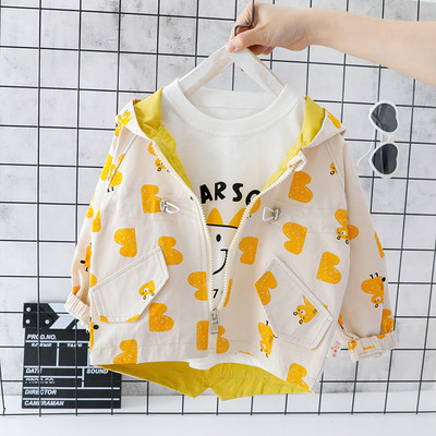 Új modell gyerekkabát kapucnival és zsebekkel fiúknak