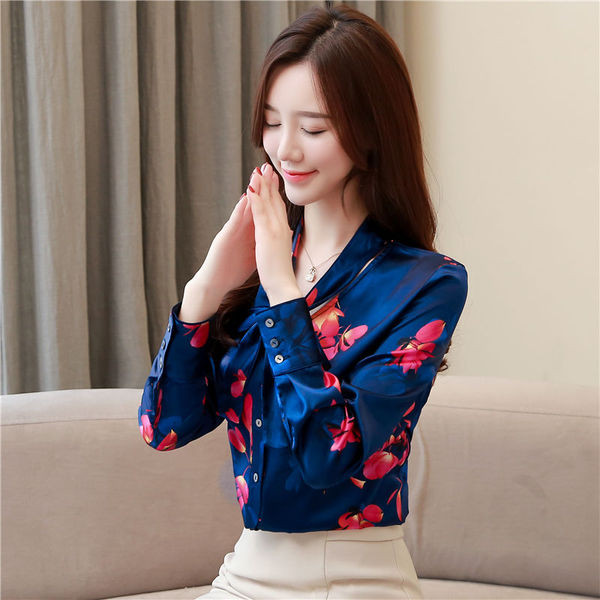 Modern női ing kék színben virágos motívumokkal