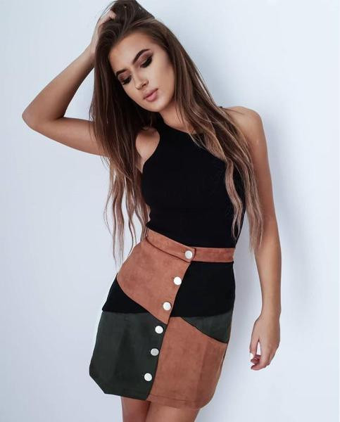 Modern női szoknya magas derékkal és gombokkal