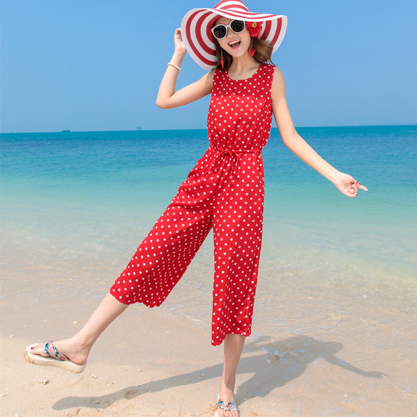 Salopetă de damă modernă cu buline în roșu