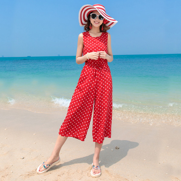 Salopetă de damă modernă cu buline în roșu