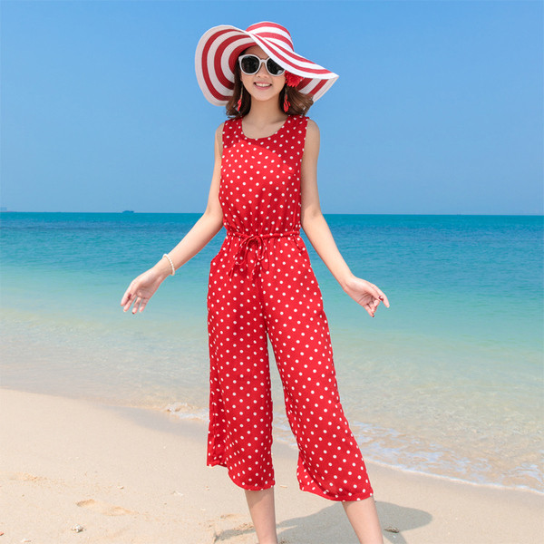 Salopetă de damă modernă cu buline în roșu