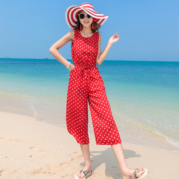 Salopetă de damă modernă cu buline în roșu