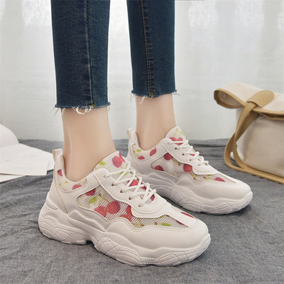 Tenisi actuali de dama cu talpa aspra in bej si alb